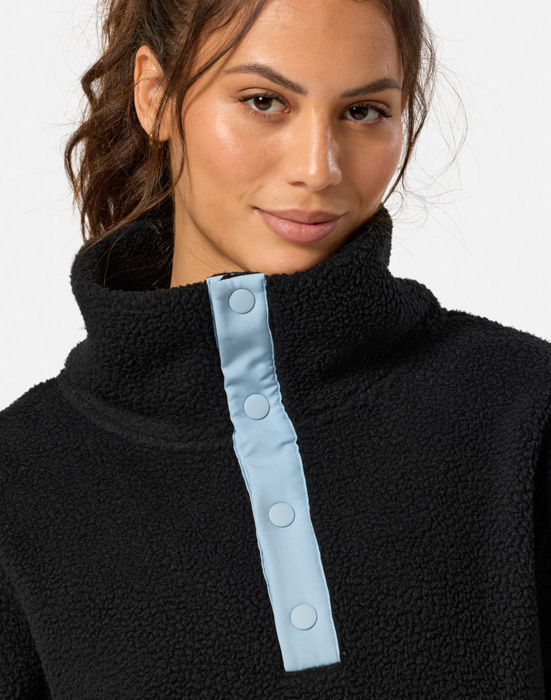 Horizon Longline Half Snap in Black